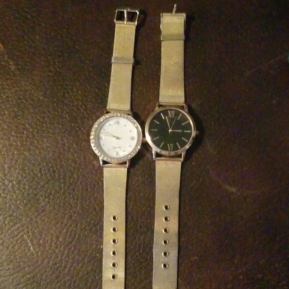 Ladies gold tone watch